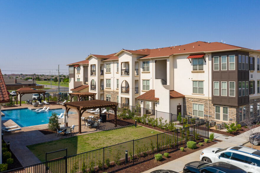 Primary Photo - El Mirador Apartments at Elm Park