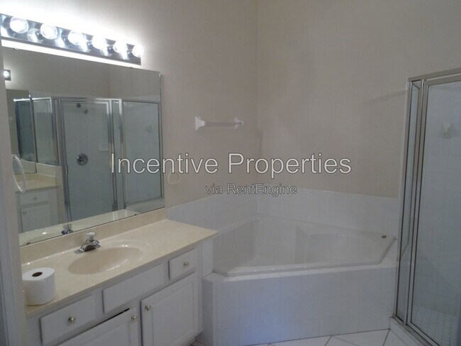 Building Photo - 817 Lakeworth Cir