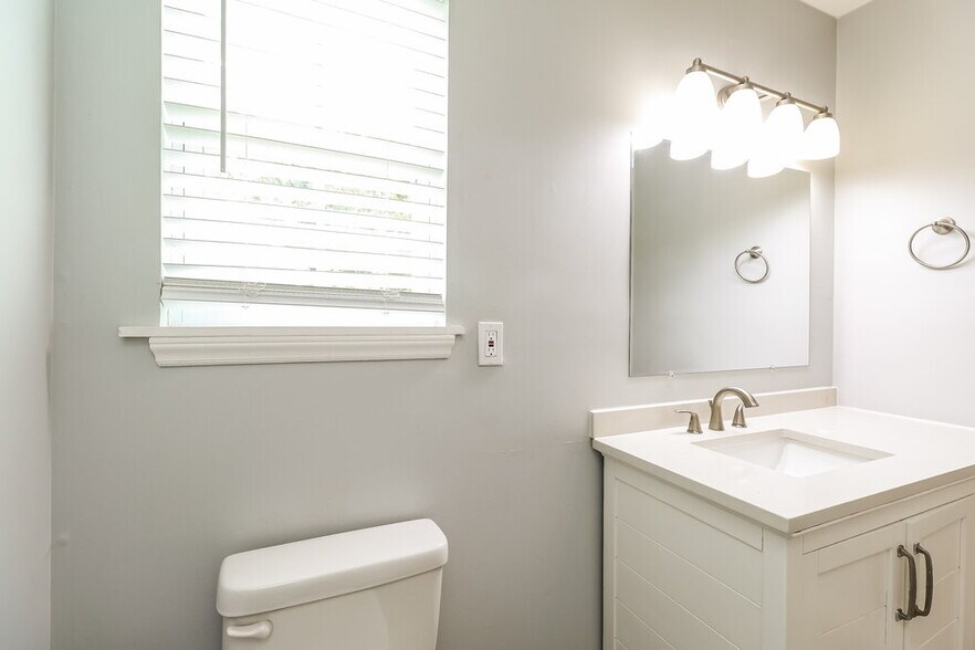 Building Photo - 6115 Sunstone Dr