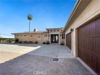 Building Photo - 2 Stallion Rd