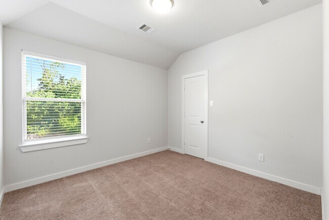 Building Photo - 8017 Whisper Grove Dr