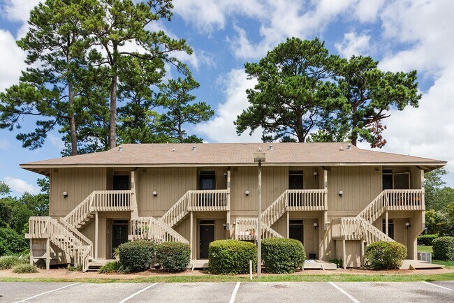 Building Photo - 2002 Seacliff Dr. N. #2002