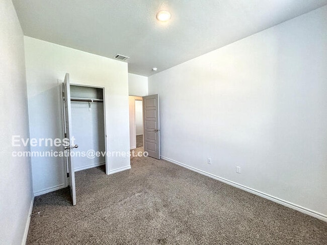 Building Photo - 8503 Glade Dr