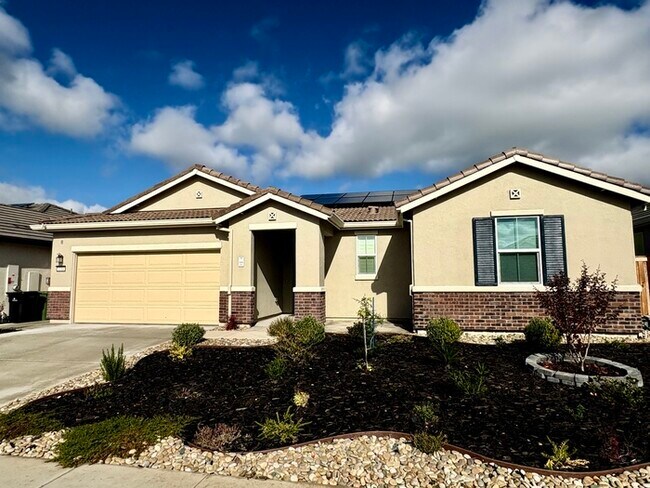 Building Photo - Beautiful Single Story in Lincoln! 4 Bedro...