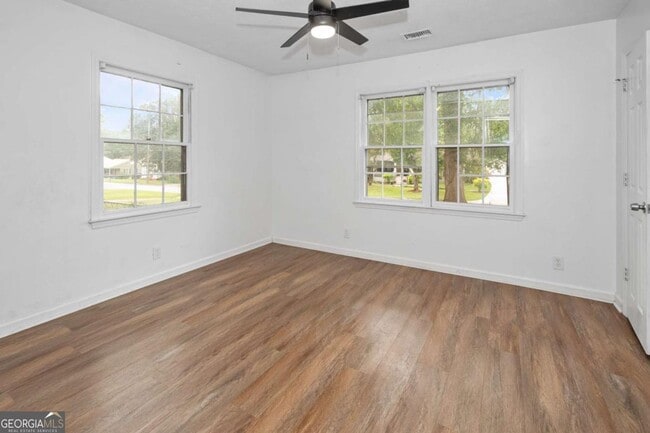 Building Photo - 209 N Lee St