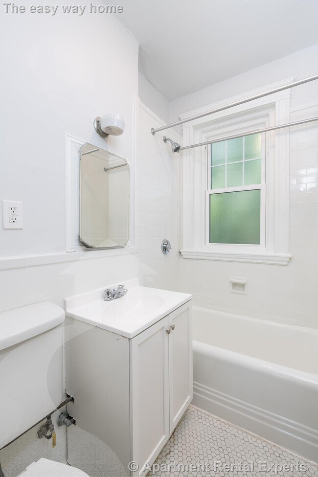 Building Photo - 18 A Forest St