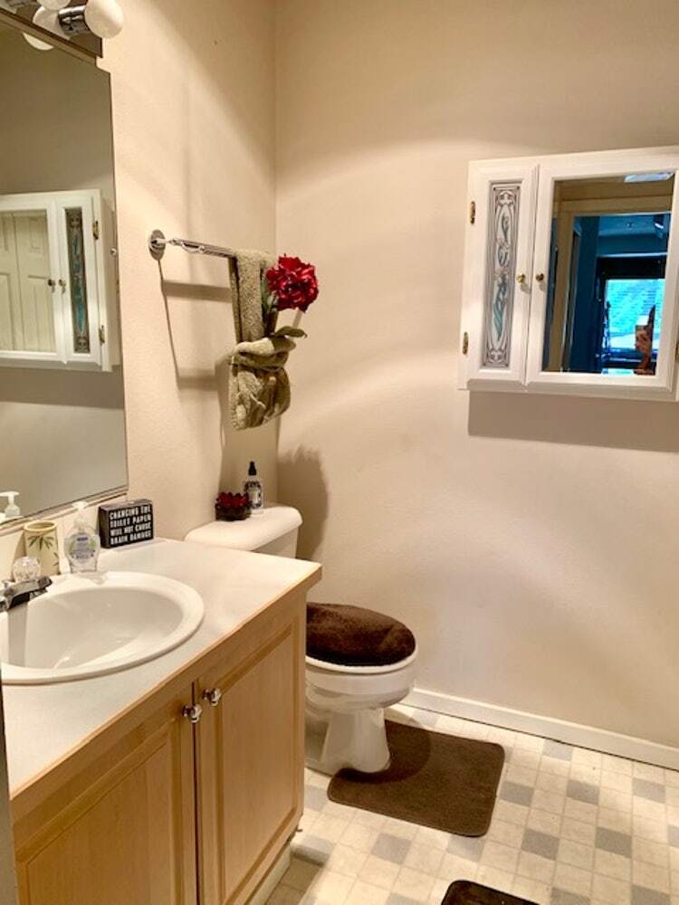 Guest Bathroom - 15340 Macadam Rd S