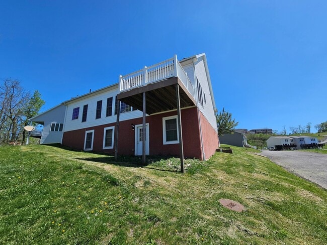 Building Photo - 4 Bedroom, 3 Bathroom home AVAILABLE 07/01...