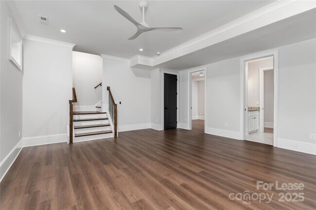 Building Photo - 805 Naples Dr