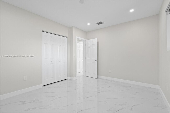 Building Photo - 230 NW 33rd Terrace