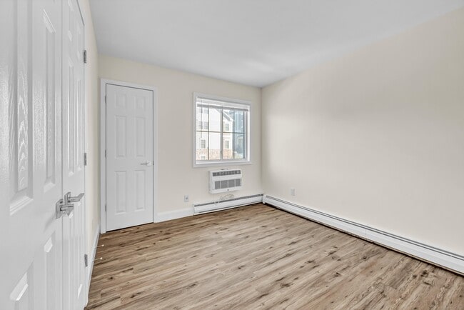 Building Photo - 113 Park Ave