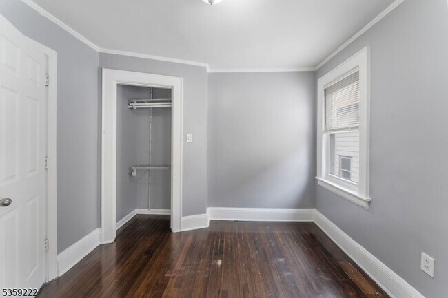 Building Photo - 1112 Thompson Ave
