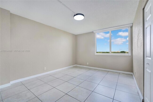 Building Photo - 9001 SW 77th Ave