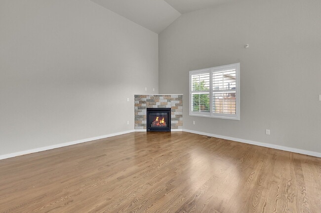 Building Photo - $2,995 - 5 Bed, 3 Bath Home in CO Springs ...