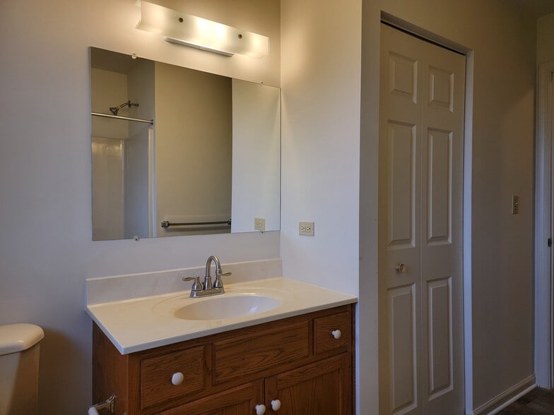 Building Photo - 3 Abbey Ln