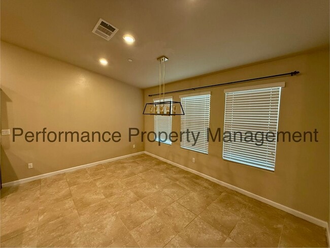 Building Photo - Modern 4 Bed/2 Bath SW Bakersfield Home w/ Solar, Pool & RBP