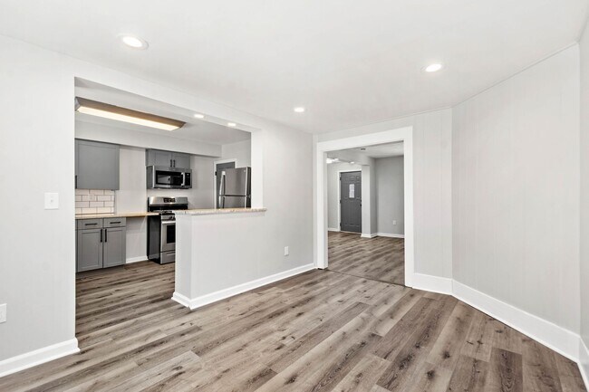 Building Photo - Beautiful 3 bedroom home in Pittsburgh available July 1!