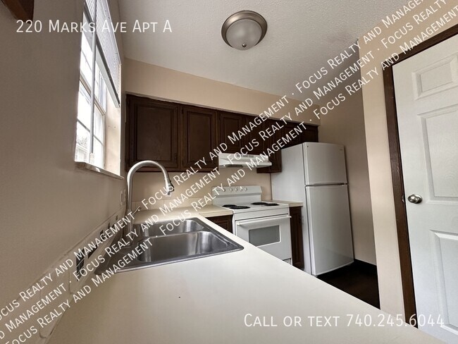 Building Photo - 220 Marks Ave