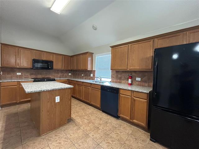 Building Photo - 4215 Glen Garden Dr