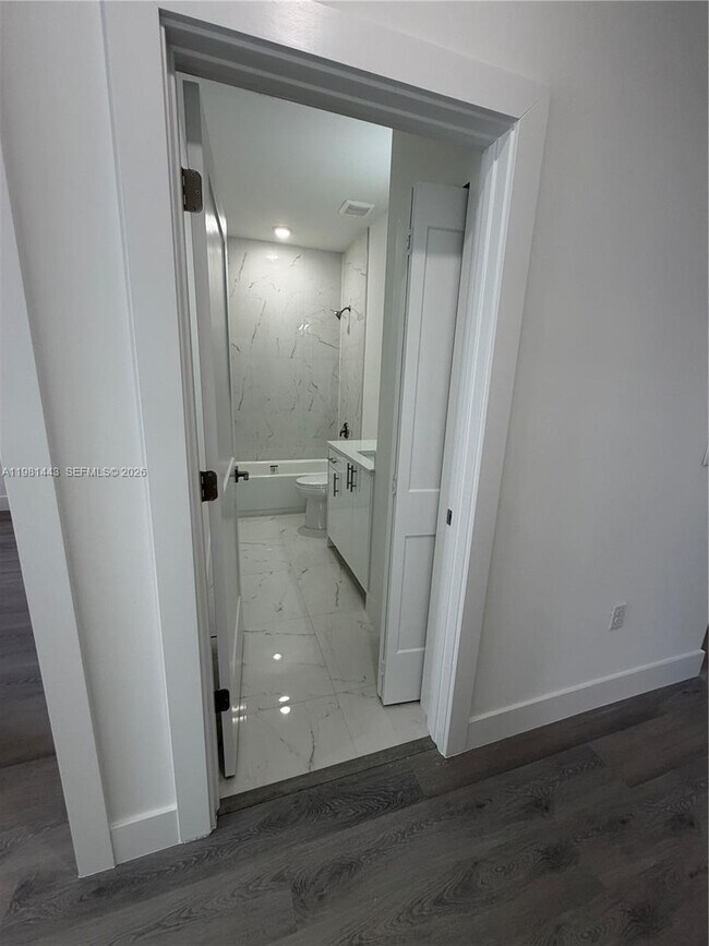 Building Photo - 723 Ivan Ave S