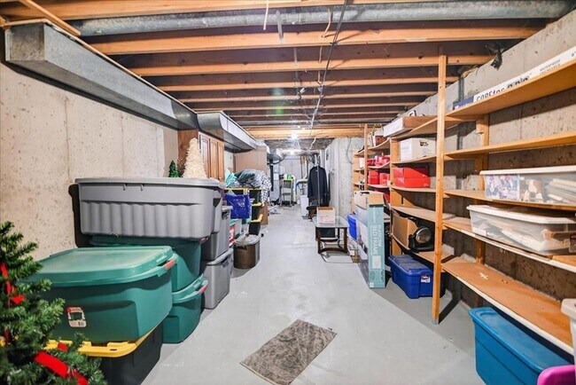 Building Photo - 5216-5218 Shorecrest Dr