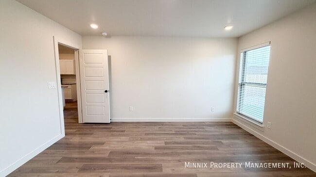 Building Photo - 2161 Langford Ave