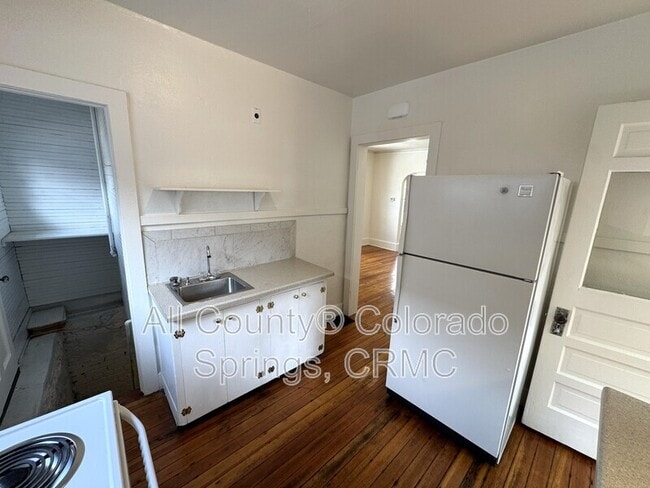 Building Photo - 612 E Del Norte St