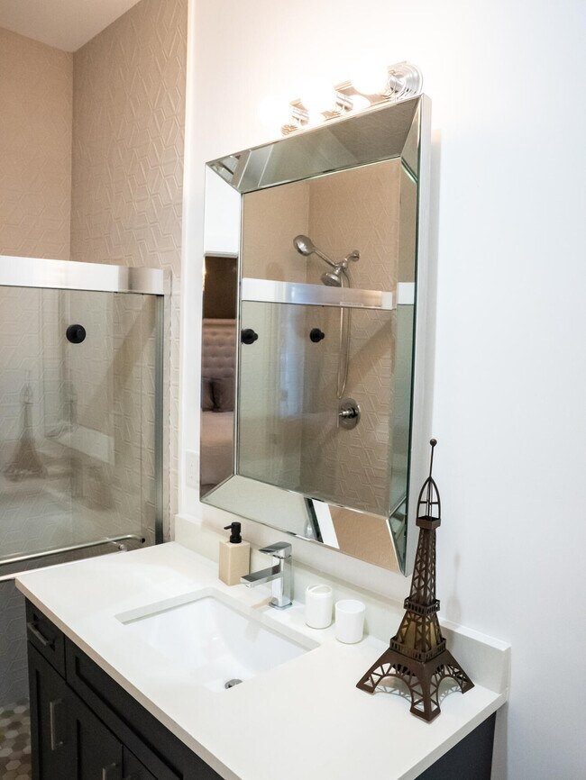 Building Photo - 214 C St