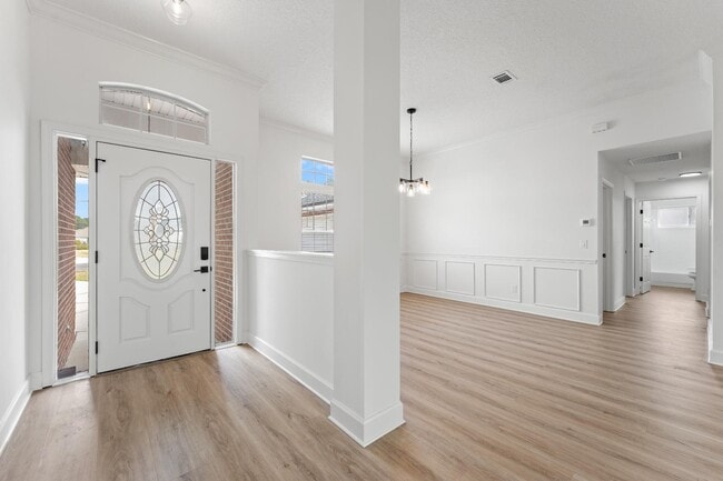 Building Photo - 15738 Northside Dr E