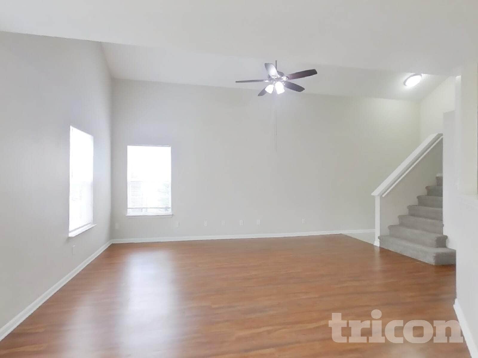 Building Photo - 1263 Crescent Dr