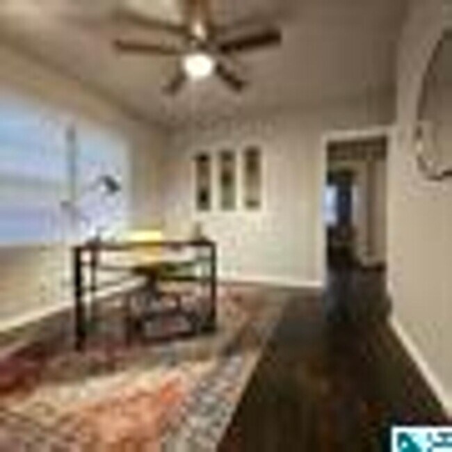 Building Photo - Charming 4 Bedroom, 1 Bathroom house