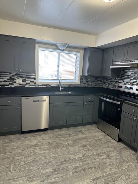 Building Photo - 1400 Carol St