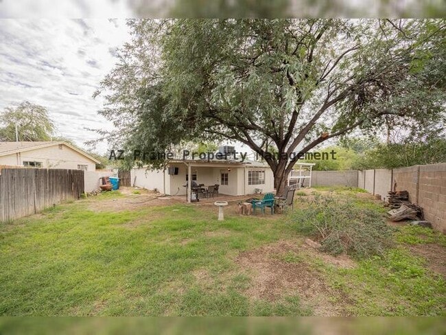 Building Photo - 9430 N 11th Pl