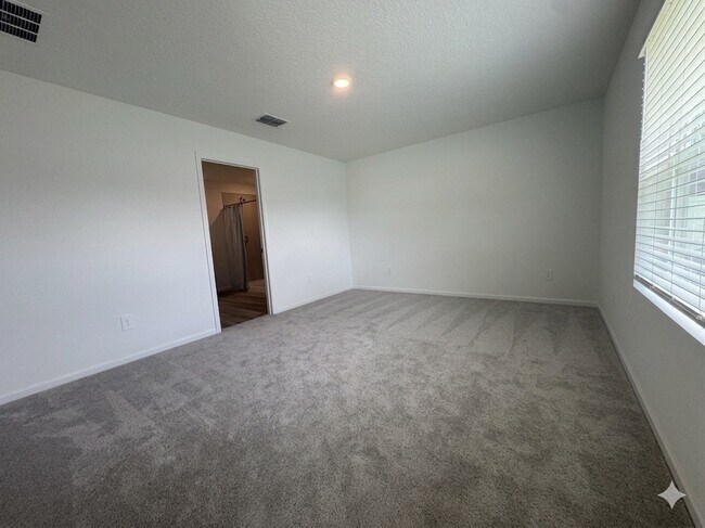 Building Photo - 88 Rose Dr