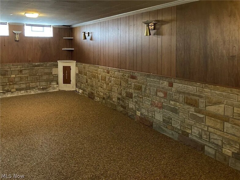 Building Photo - 364 E 330th St