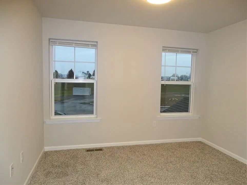 Building Photo - 5 Cobblestone Ct