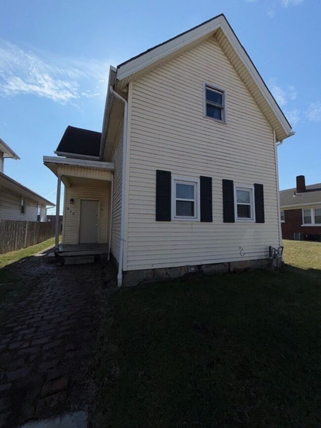 Building Photo - 313 E Franklin St