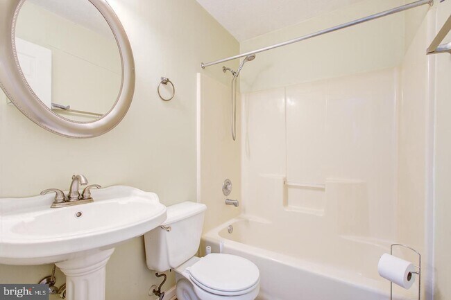 Building Photo - 351 Skyview Dr