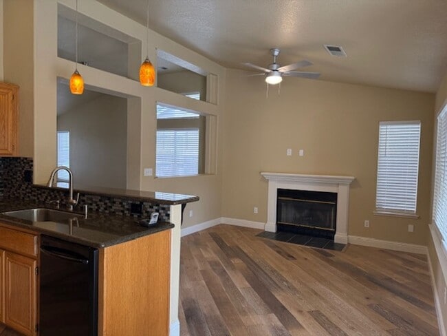 Building Photo - Single Story Home in a Great Location