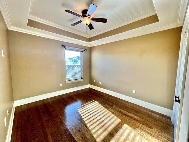 Building Photo - 250 Calusa Blvd