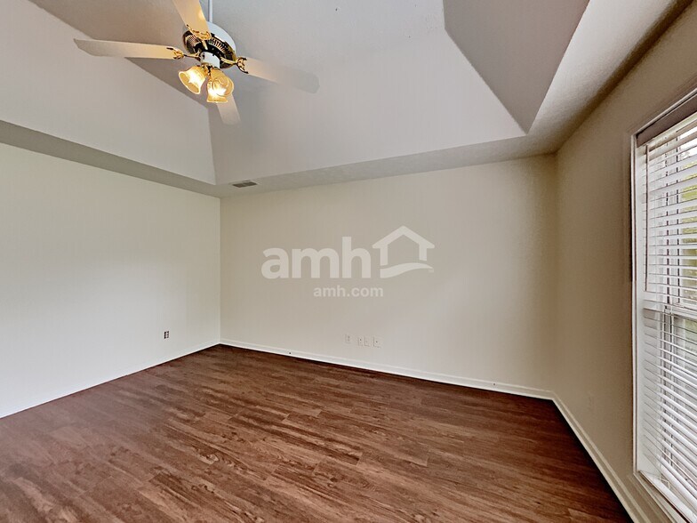 Building Photo - 1831 Green Oak Cir