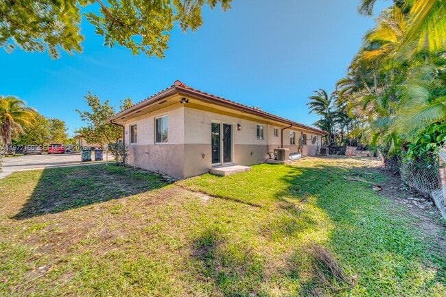 Building Photo - 14710 NE 7th Ct