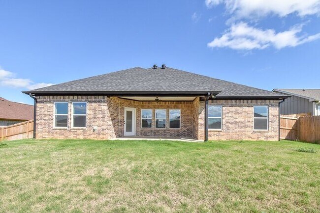 Building Photo - Tour Today! Stunning 4 Bedroom 2 Bath in W...