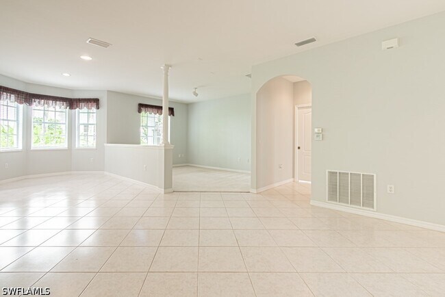 Building Photo - 2215 Hawksridge Dr