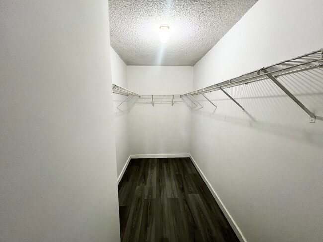 Building Photo - 350 Palm Cir W