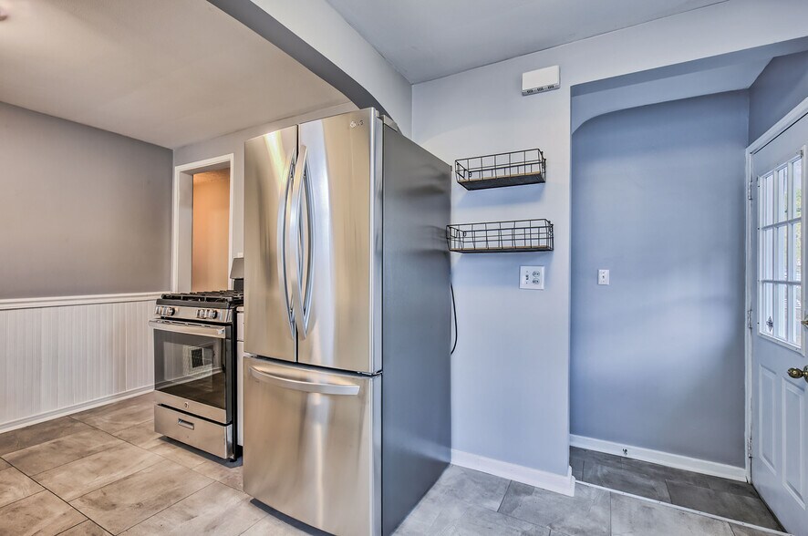 Building Photo - 470 Falstaff Rd