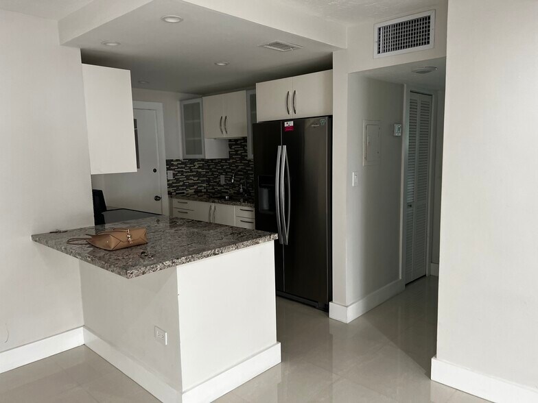 Primary Photo - 7250 SW 94th Pl