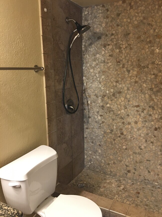 Building Photo - 3715 Tallyho Dr