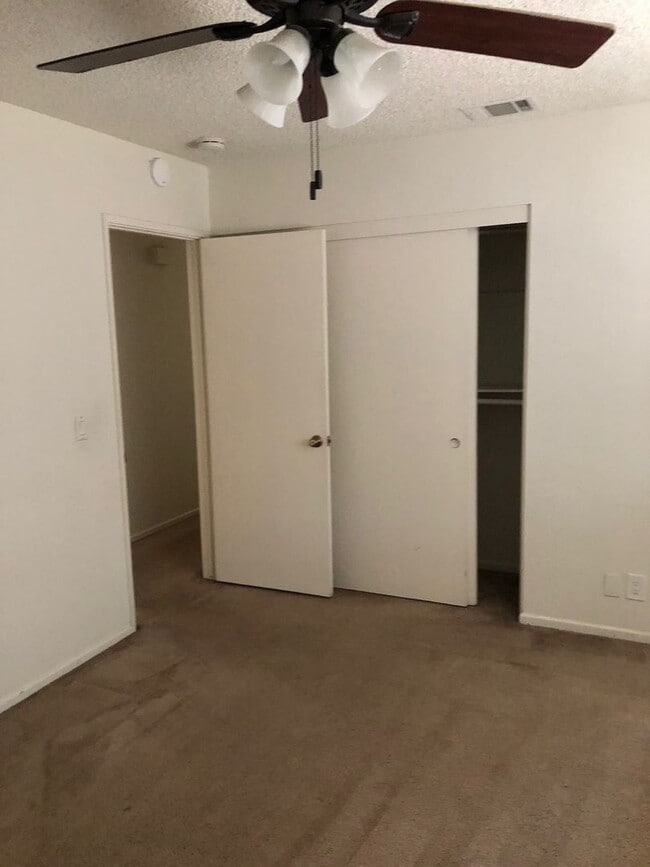Building Photo - 3 BEDROOM APPLE VALLEY HOME