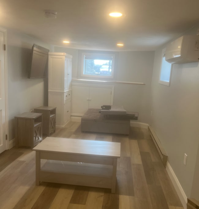 Building Photo - 68 Marathon St